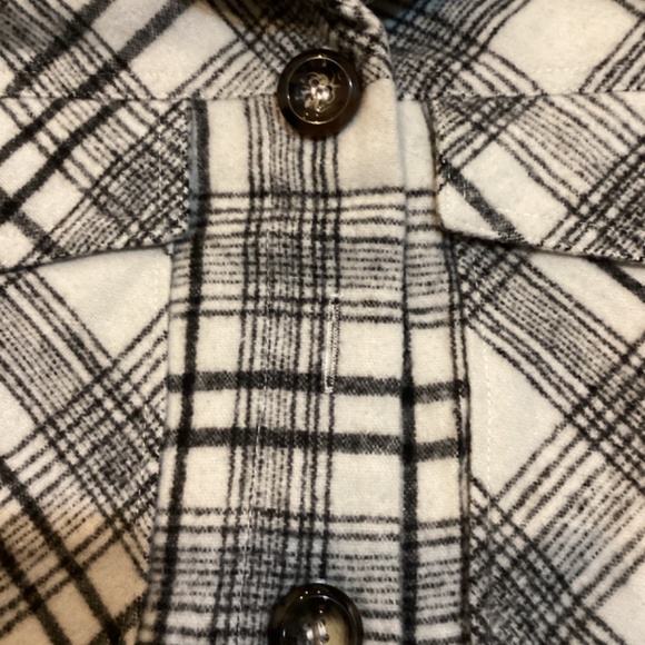 Warm Fringe Shacket - Picture 4 of 5